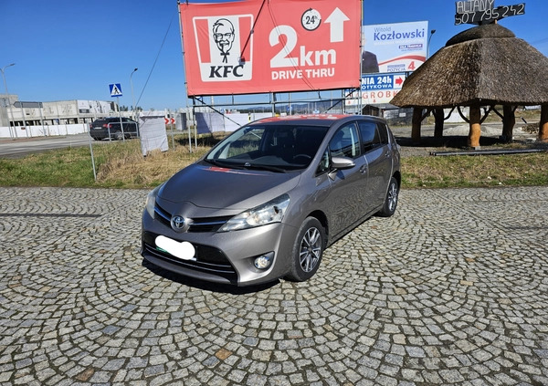 Toyota Verso cena 29999 przebieg: 199500, rok produkcji 2014 z Zbąszyń małe 137